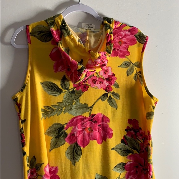 Plus Size Sleeveless Vest - Picture 4 of 5